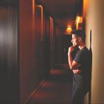 Cristian posa en el lujoso Hotel Constanza, en el centro de Barcelona