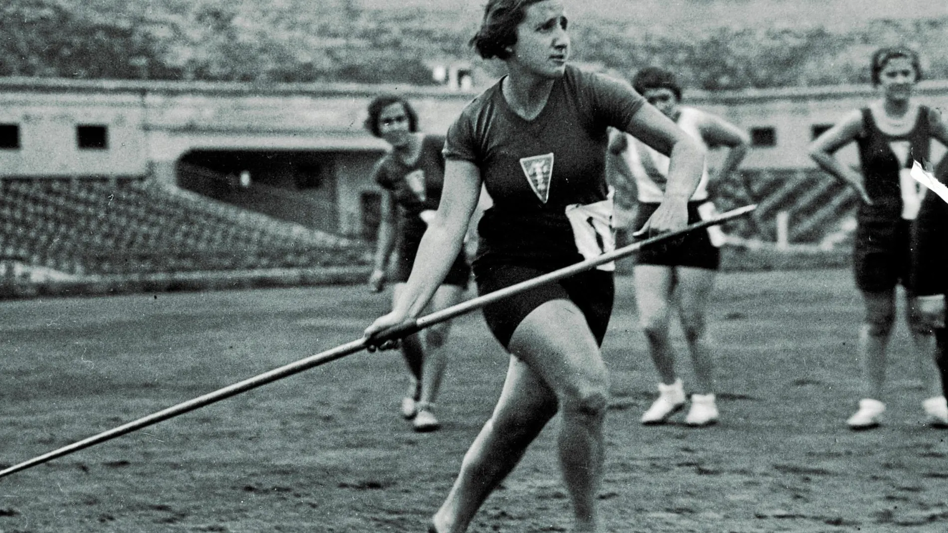 Sagi fue una deportista de élite, además de periodista y poeta. Estuvo exilada hasta 1977, cuando regresó a España