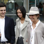 La Infanta Elena con sus dos hijos, Felipe y Victoria, tras visitar al Rey Juan Carlos en la Clínica Quirón de Madrid