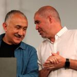 Los secretarios generales, de UGT, Pepe Álvarez (i), y de CC OO, Unai Sordo (d)