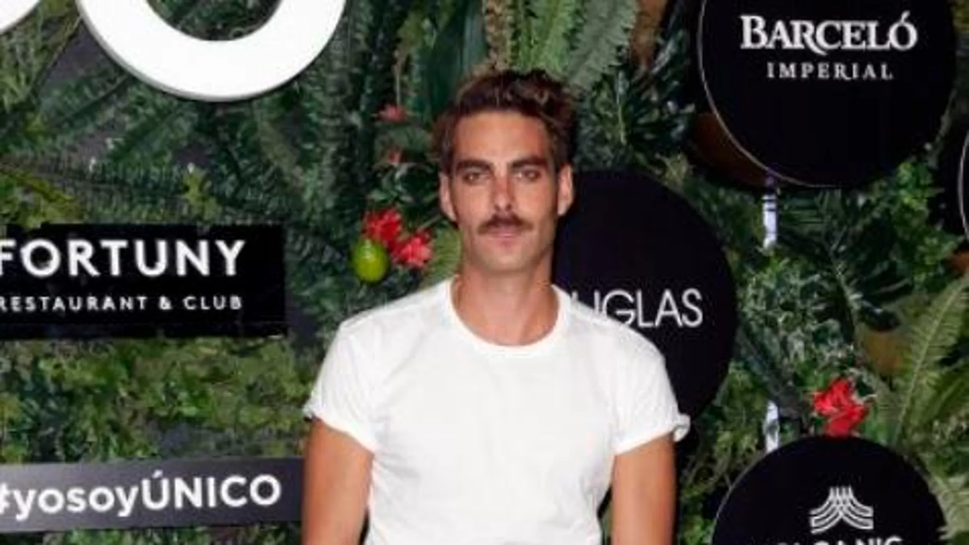 Jon Kortajarena luciendo sus Palomo Spain