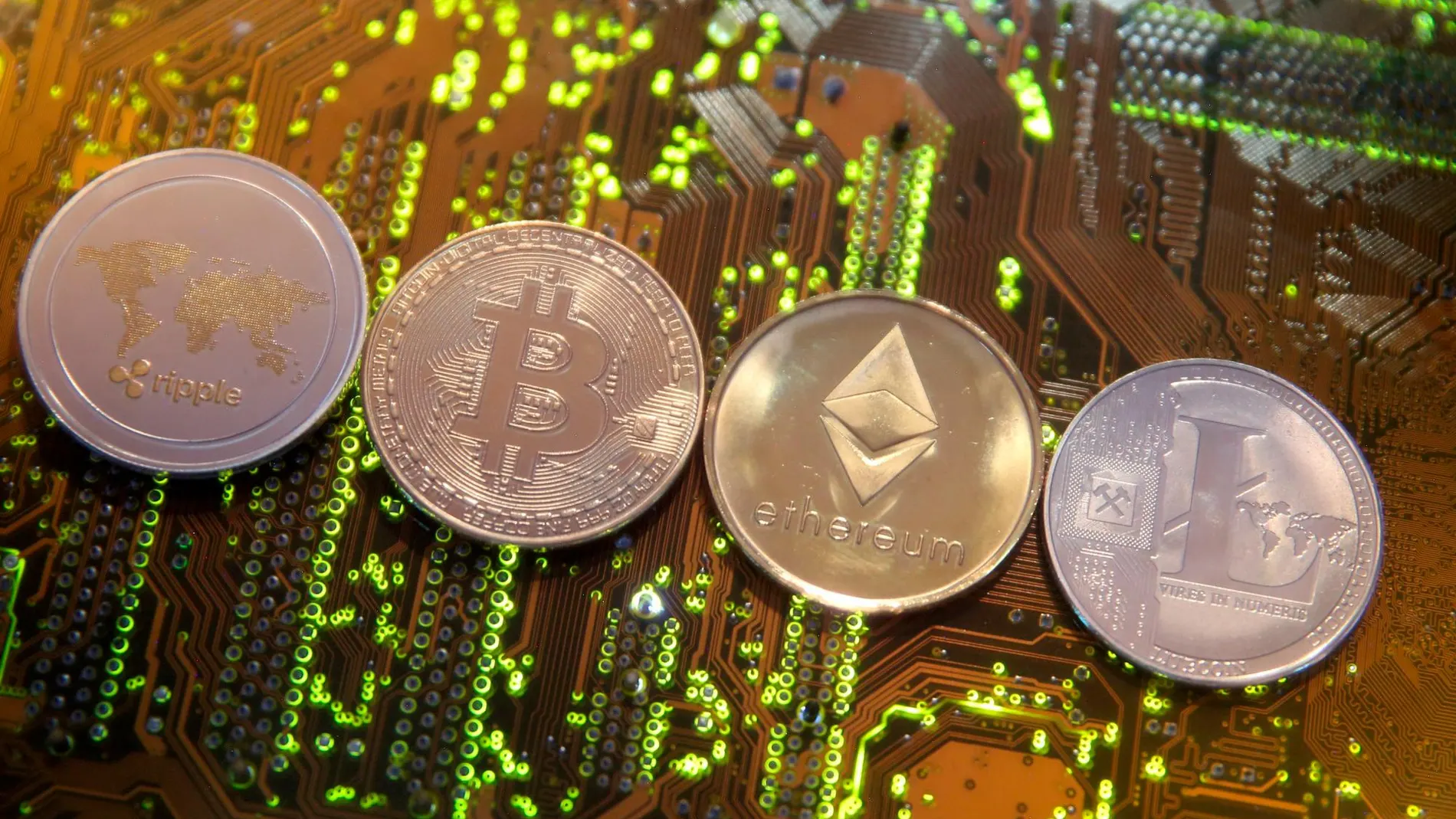 Representaciones de las criptomonedas Ripple, Bitcoin, Etherum y Litecoin