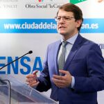 El presidente de Castilla y León, Alfonso Fernández Mañueco, en el Curso «Prensa y Poder», en la localidad burgalesa de Aranda de Duero