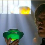 Tyrion con fuego Valyrio en sus manos/HBO