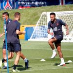 Neymar ejercitándose en la ciudad deportiva del PSG