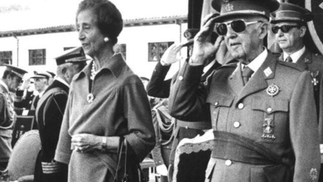 Francisco Franco y su esposa, Carmen Polo