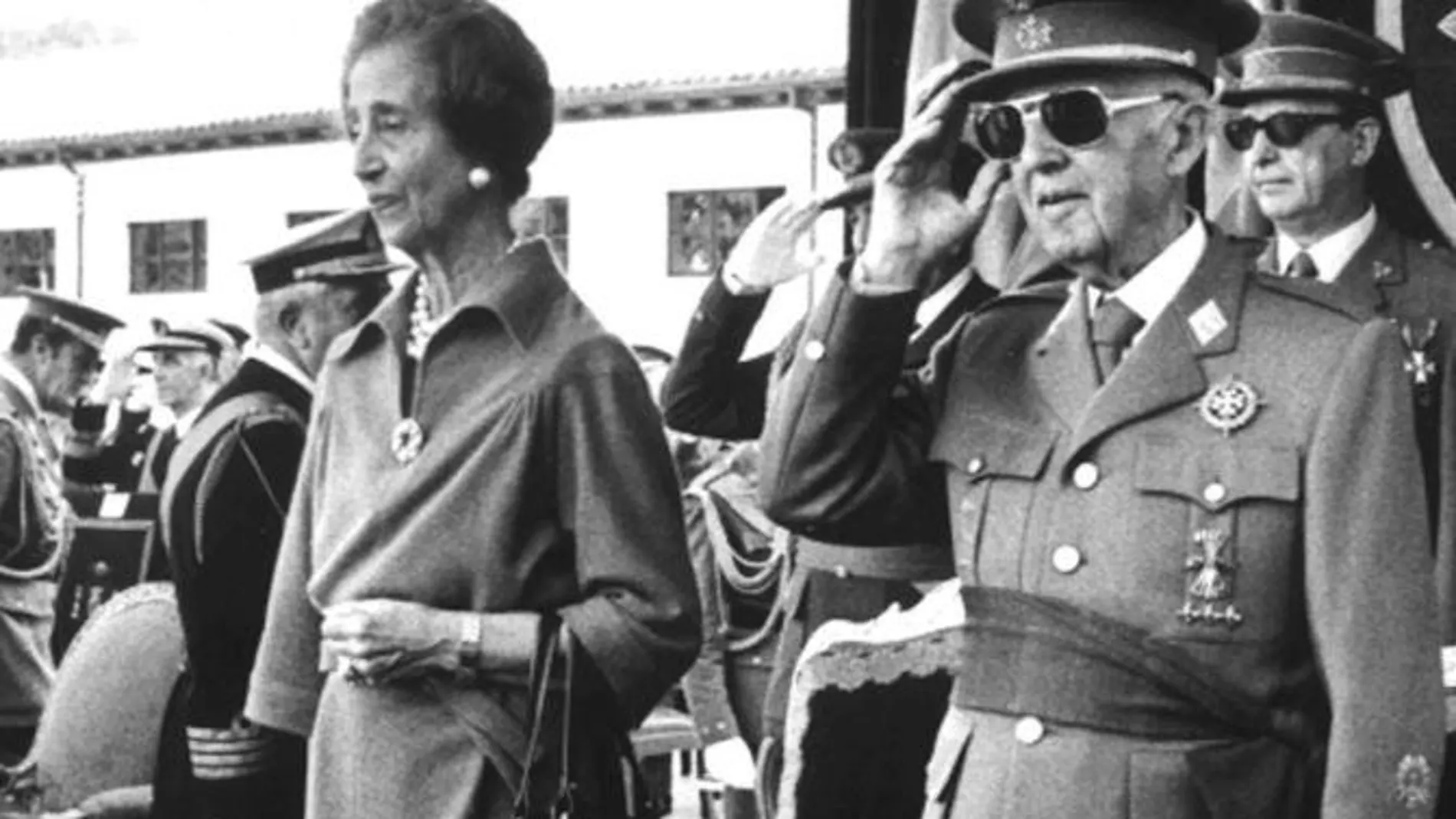 Francisco Franco y su esposa, Carmen Polo