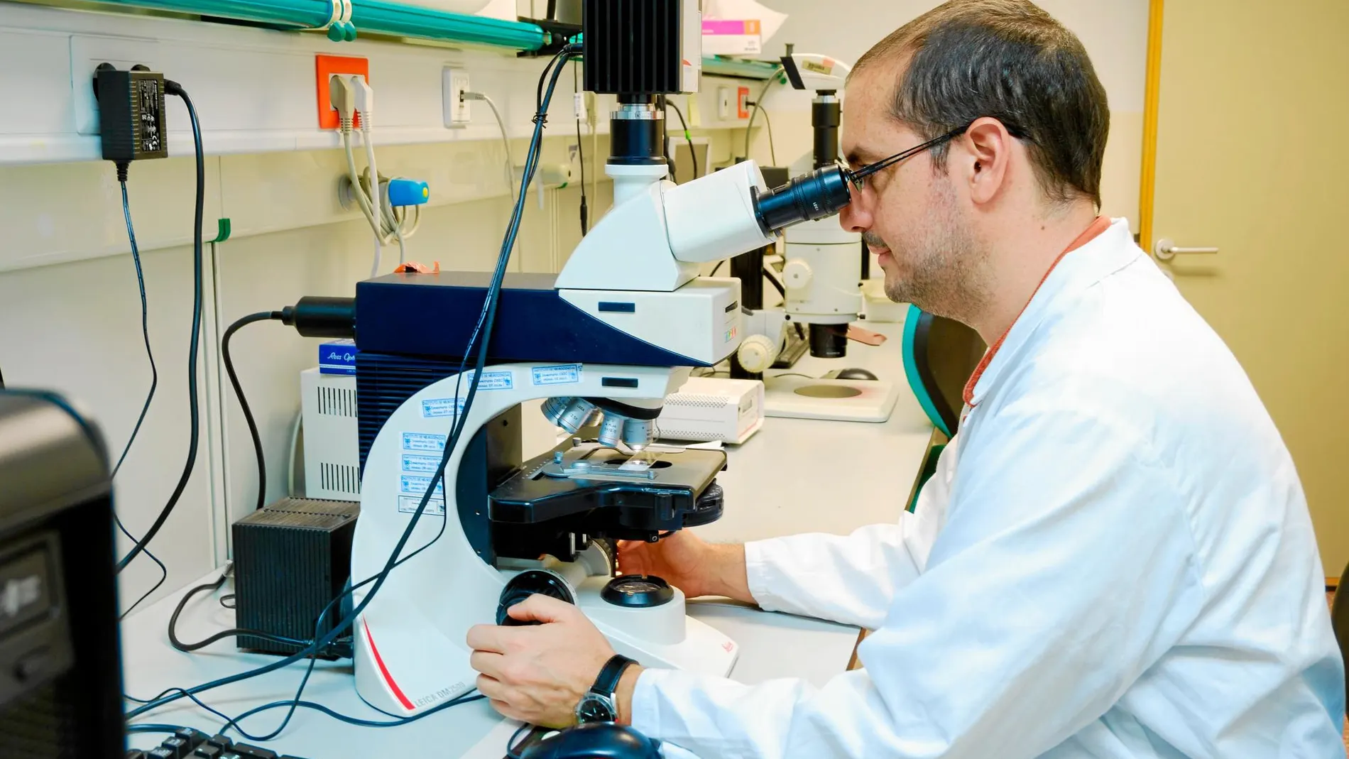 El científico Augusto Escalante, beneficiario de una beca de la Caixa