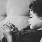 Los niños españoles usarán el móvil de sus padres una media de 55 minutos al día durante las vacaciones de verano