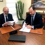 De izquierda a derecha, el presidente de Ancce, José Juan Morales, y el presidente de la entidad y su fundación, José Luis García-Palacios Álvarez / La Razón