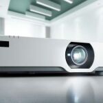 El proyector NEC P605UL es muy silencioso, tan solo 19 decibelios en modo Eco.