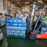 Fundación Cajasol y Banco de Alimentos impulsan un nuevo reparto en Huelva / La Razón