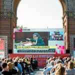 Simpatizantes de los líderes independentistas siguen la declaración final de Jordi Sánchez desde Barcelona / Efe
