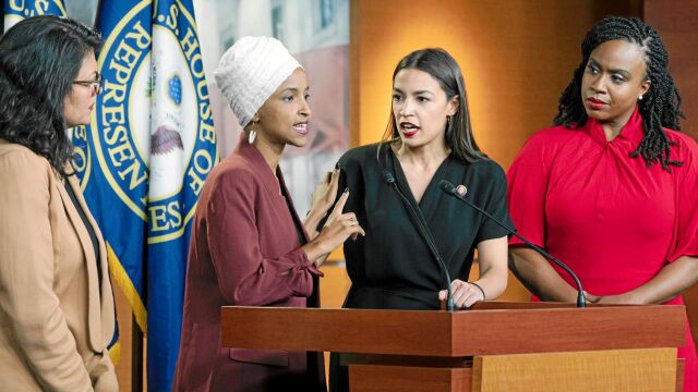 Las congresistas Rashida Tlaib, llhan Omar, Alexandria Ocasio-Cortez, y Ayanna Pressley en una comparecencia pública ayer