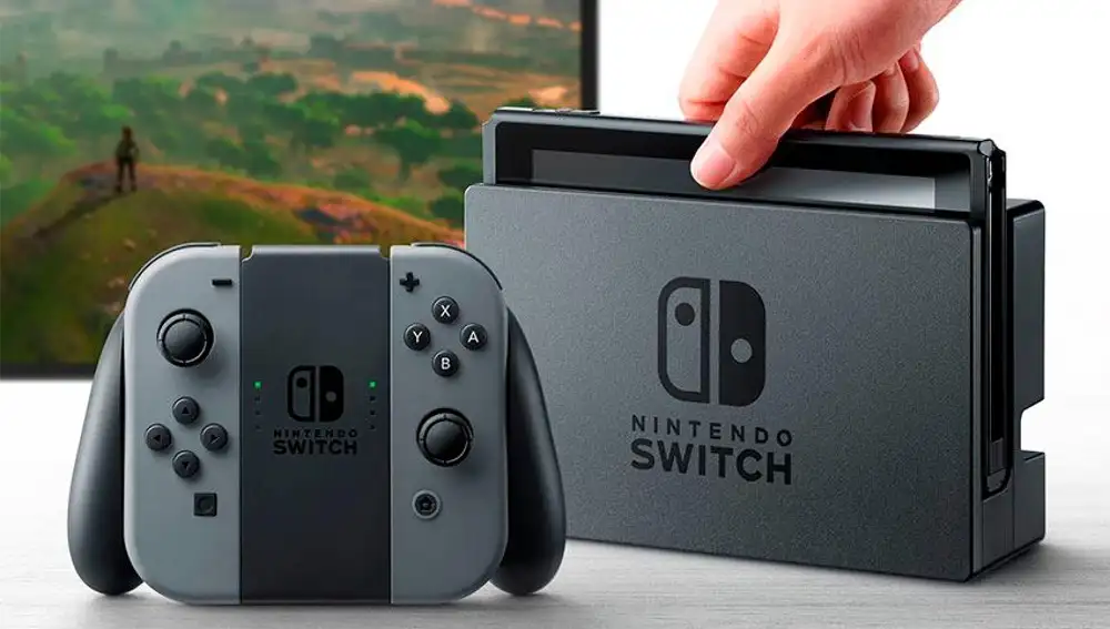 Nintendo Switch en su "dock" y controlador Joy-Con en formato "gamepad" tradicional con el complemento Grip.