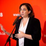 BComú aprueba un complemento para Colau de 900 euros mensuales y para los concejales de 600