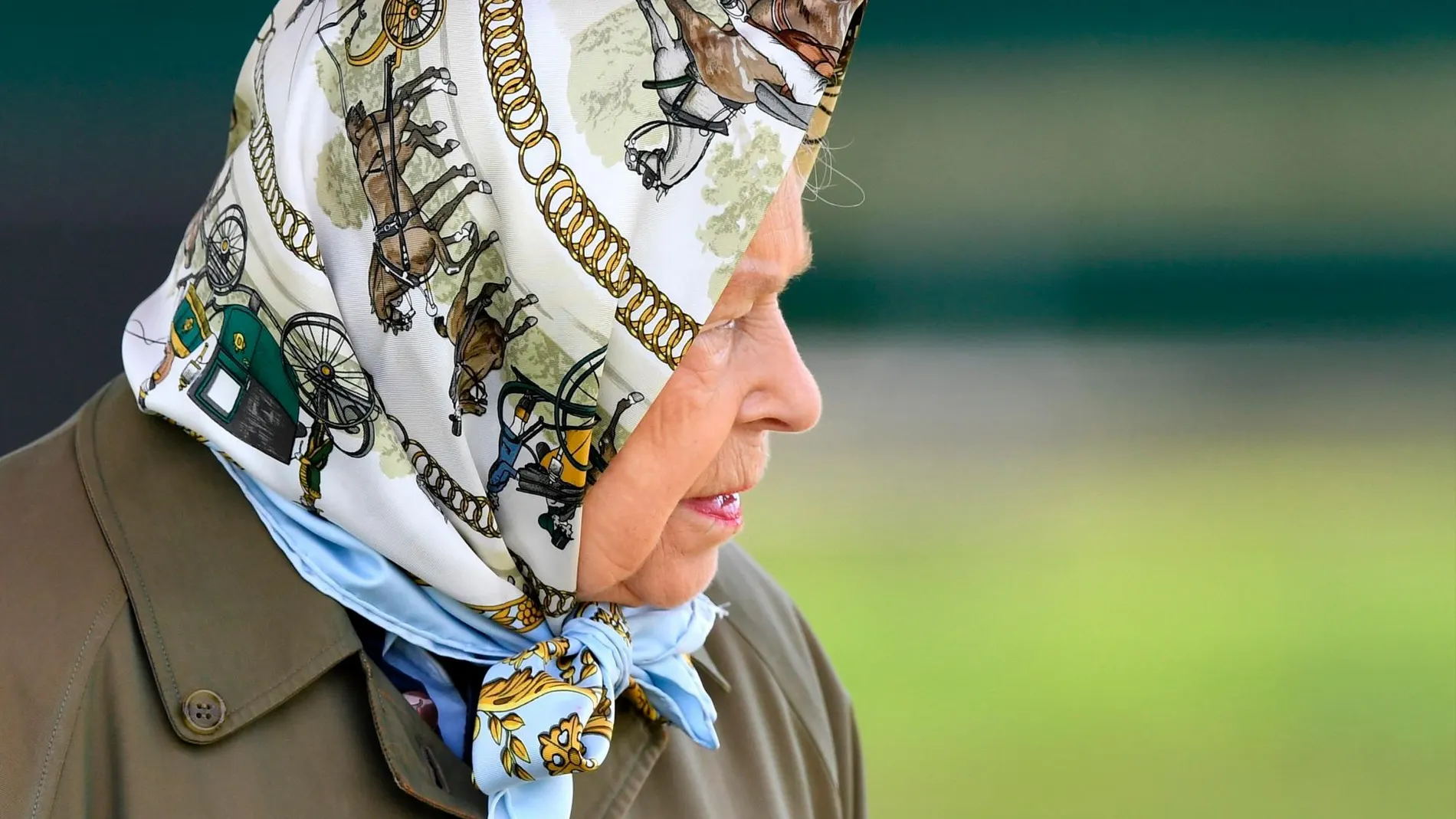 La reina Isabel II en una imagen de archivo marcando estilo.