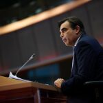 El comisario griego propuesto, Margaritis Schinas, responde ayer a a las preguntas de los eurodiputados