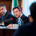 Dos de los seis fiscales Anticorrupción de Sevilla, Juan Enrique Egocheaga y Manuel Fernández Guerra, durante el juicio de los ERE