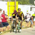 El momento en el que Tony Martin empuja a Luke Rowe