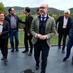 El consejero de Cultura y Turismo, Javier Ortega Álvarez, junto a los alcaldes de las Médulas y representantes del Consejo Comarcal del Bierzo en Carucedo (León)