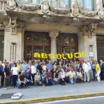 Los trabajadores de Economía frente a la sede de la conselleria