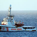 Imagen del Open Arms en la costa de Lampedusa