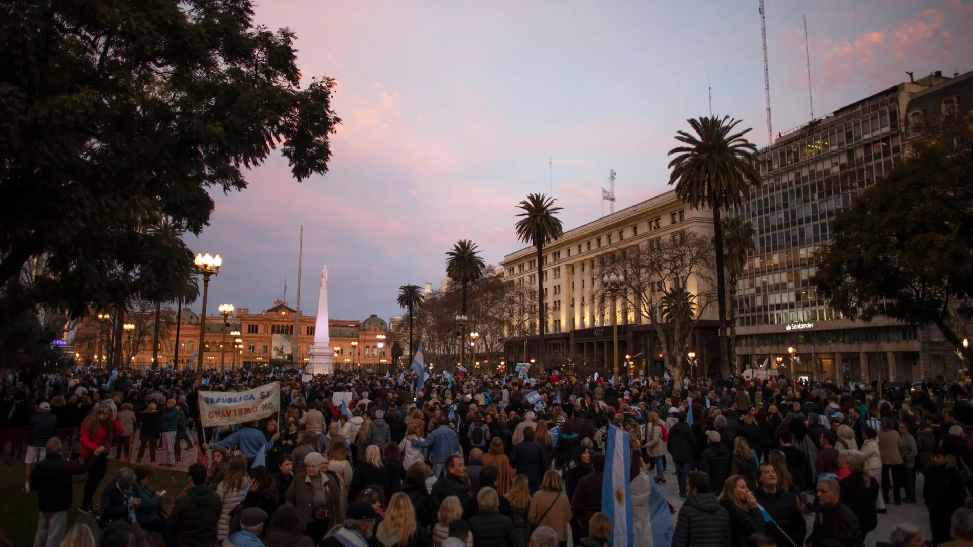 Seguidores del presidente Mauricio Macri se manifiestan a favor del gobierno /AP