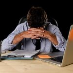 Mantener una rutina de descanso durante la jornada laboral es esencial para mantener el estrés laboral a raya | Fotografía de archivo