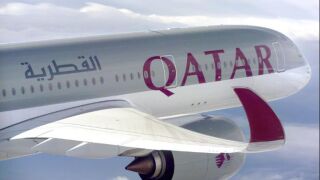 Avi&oacute;n de Qatar Airways en pleno vuelo