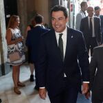 Juanma Moreno acudió a la toma de posesión de la presidenta de Madrid / Foto: Efe