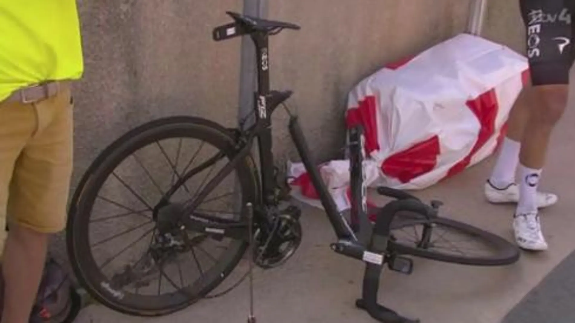 Así ha quedado la bicicleta de Thomas tras su caída