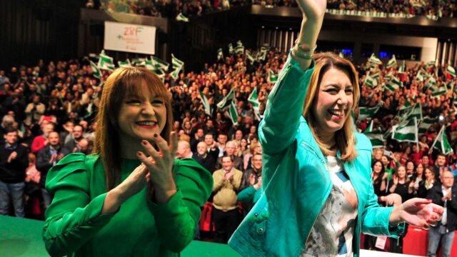 A la izquierda Verónica Pérez, junto a la ex líder del PSOE-A, Susana Díaz / Foto: Manuel Olmedo