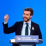 El líder del PP, Pablo Casado, durante su intervención en la XXV Intermunicipal del partido que reúne este sábado en Valladolid a más de 600 alcaldes de toda España.