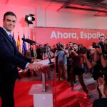 Sánchez buscará un pacto con Podemos y la abstención de PP y Cs