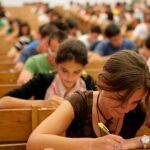 La Airef alerta del sistema de reparto de las cuantías de las becas.