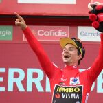 Primoz Roglic, en el podio de Becerril
