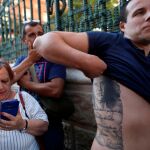 Camilo Esteban, fan de Camilo Sesto, en la puerta de la SGAE/Reuters