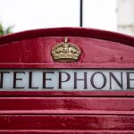 Fotografía de una típica cabina de teléfono británica