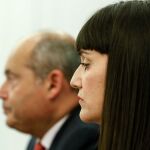 A la derecha Luis Romero, abogado de la familia y Marianela Olmedo, madre y esposa en trámites de separación de los asesinados / Foto: Manuel Olmedo