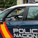 El cuerpo fue hallado por dos personas que paseaban junto a las vías del tren/C. Pastrano