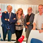 Nieves Herrero rodeada de tres Cronistas: Constantino Mediavilla, Ángel del Río y Antonio Castro