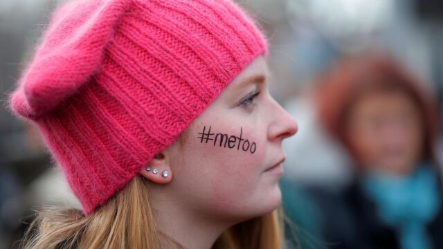 Manifestante a favor del movimiento #MeToo