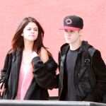 Los cantantes Justin Bieber y Selena Gomez por las calles de México en 2011
