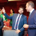 El candidato del PP a la Presidencia, Fernando López Miras, y el portavoz del Grupo Popular, Joaquín Segado, han apostado desde el primer día por terciar entre Cs y Vox para llevar la «estabilidad» al Gobierno murciano