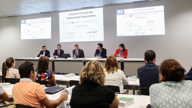El proyecto Edufinet presenta sus contenidos a profesores de Málaga / La Razón