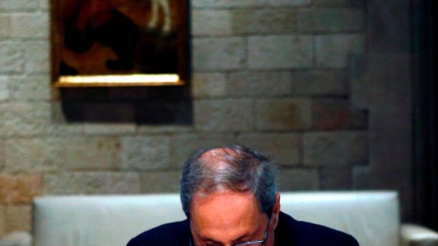 El presidente de la Generalitat, Quim Torra, durante la reunión que ha mantenido con su vicepresidente, Pere Aragonés, y los alcaldes de Girona, Marta Madrenas, Tarragona, Pau Ricomà, y Lleida, Miquel Pueyo, para analizar los incidentes registrados en Cataluña durante las protestas por la sentencia del 'procés'.