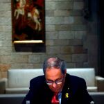El presidente de la Generalitat, Quim Torra, durante la reunión que ha mantenido con su vicepresidente, Pere Aragonés, y los alcaldes de Girona, Marta Madrenas, Tarragona, Pau Ricomà, y Lleida, Miquel Pueyo, para analizar los incidentes registrados en Cataluña durante las protestas por la sentencia del 'procés'.