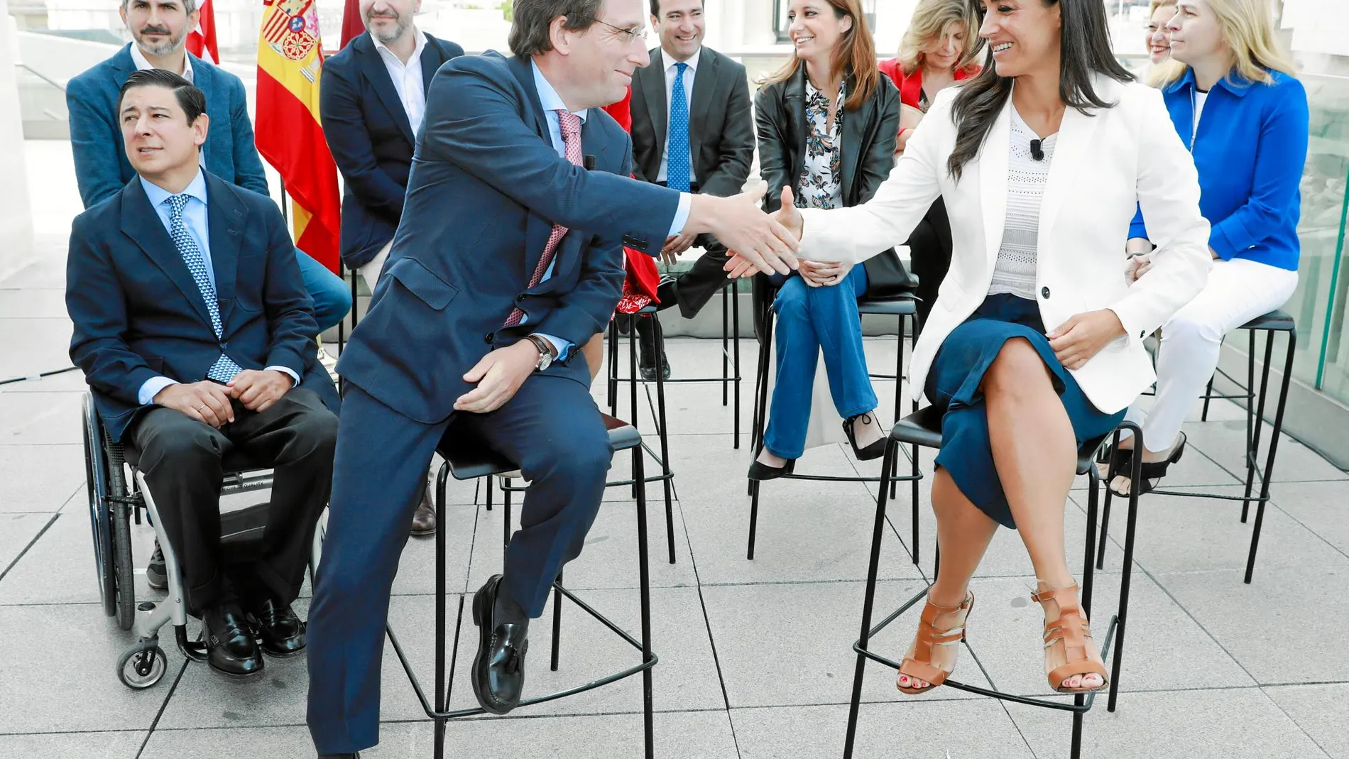 Martínez-Almeida y Villacís, ayer, en el Palacio de Cibeles, donde hicieron balance de los 100 primeros días de Gobierno / Foto: Luis Díaz