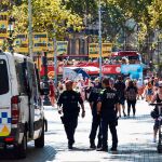 Agentes de la Guardia Urbana en las inmediaciones de la Rambla, en el distrito barcelonés de Ciutat Vella